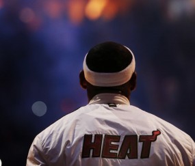 开云体育视频直播-约基奇爆发难阻团队篮球魅力，马刺稳扎稳打力克凯尔特人