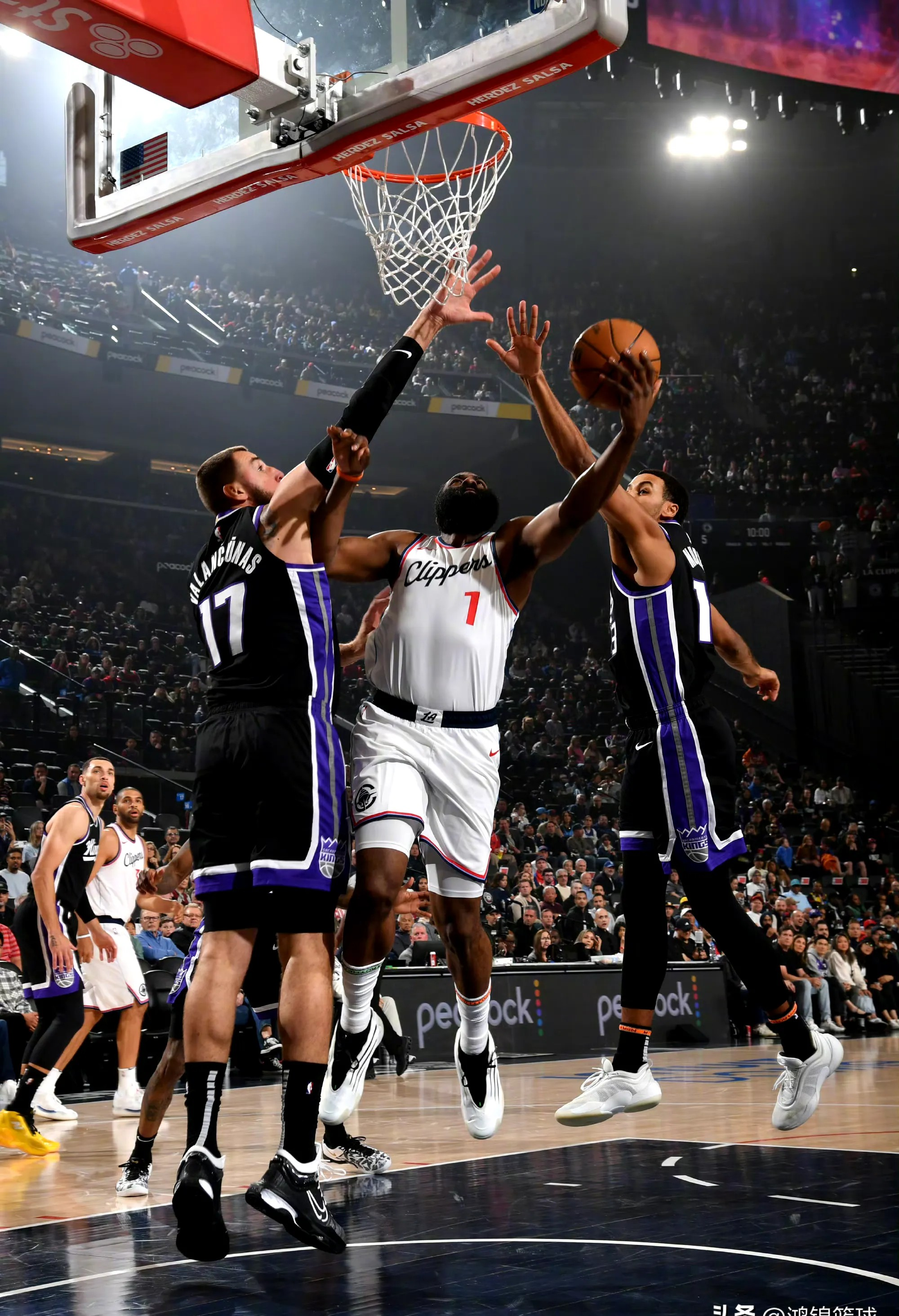 快船客场击败勇士，背靠背连胜走出低谷