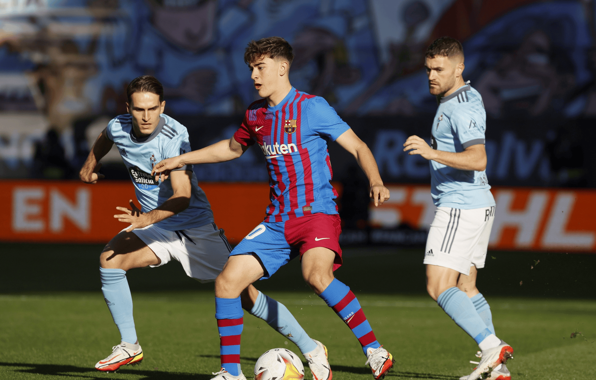 巴塞罗那集体配合默契,备战重要比赛 巴塞罗那集体配合默契,备战重要比赛