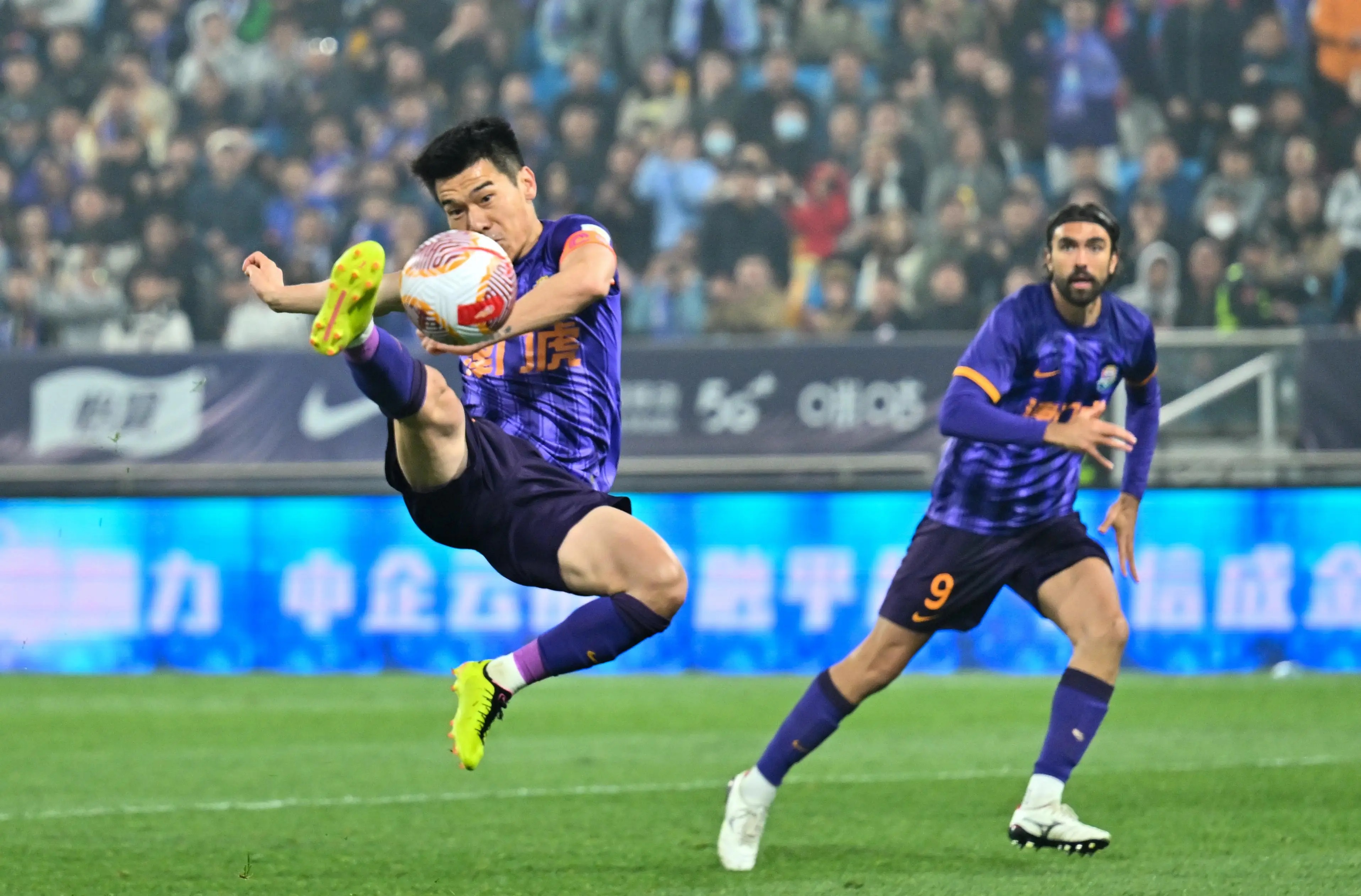 北京建业战平上海申花,互有进攻不占上风 北京建业战平上海申花,互有进攻不占上风